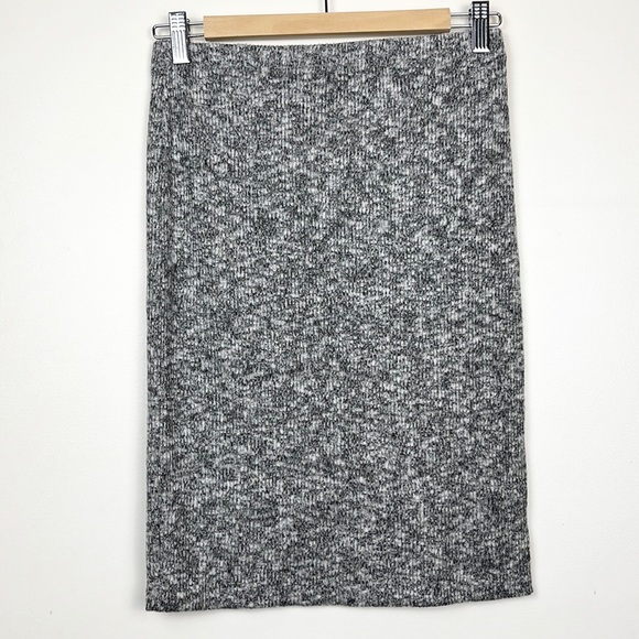 EXPRESS Ribbed Soft Stretchy Skirt - Picture 5 of 9